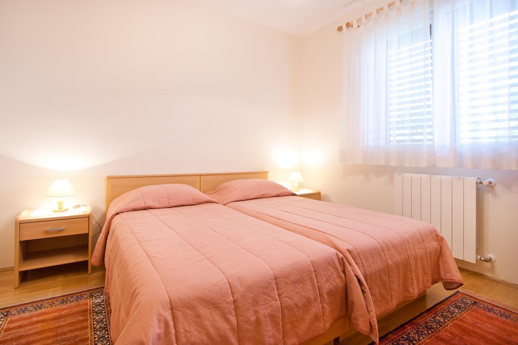 Apartments Silvia Пореч Экстерьер фото